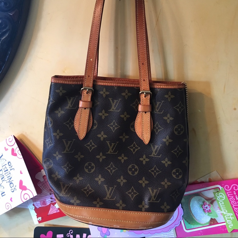 Louis Vuitton pm bucket